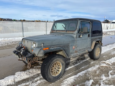 1994 Jeep Wrangler Sahara 4x4  سيارة رياضية متعددة الاستخدامات
