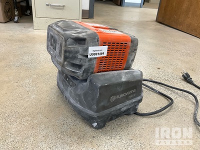 2023 Husqvarna B750X KIT Battery and charger