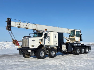 Manitex 4596 45 ton Straight Boom on 2010 Kenworth C500 10x6 Twin-Steer Sleeper Camión Grúa