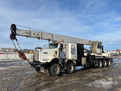 Manitex 4596 45 ton Straight Boom on 2010 Kenworth C500 10x6 Twin-Steer Sleeper Camión Grúa