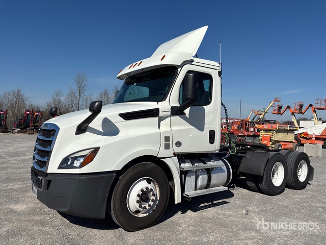 2018 Freightliner Cascadia 126 T/A Day Cab Truck Tractor