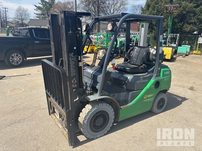 2015 Toyota 8FGU25 4750 lb Pneumatic Tire Forklift