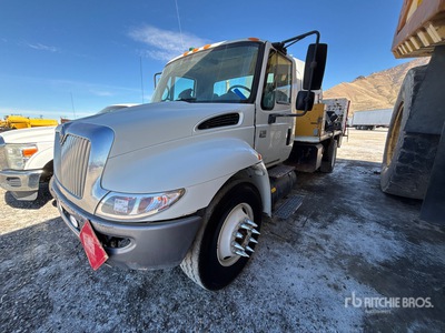 2003 International 4300 800 gal 4x2 Fuel & Lube Truck