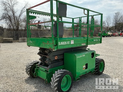 2015 Skyjack SJ6826 RT Dual Fuel 4x4 シザーリフト