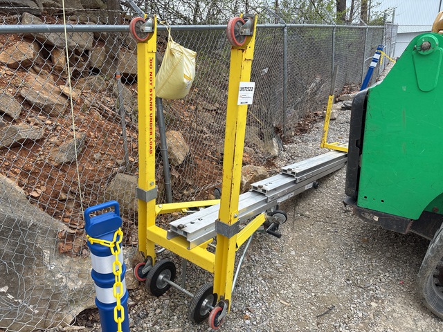 2023 Sumner 2118 Material Hoist
