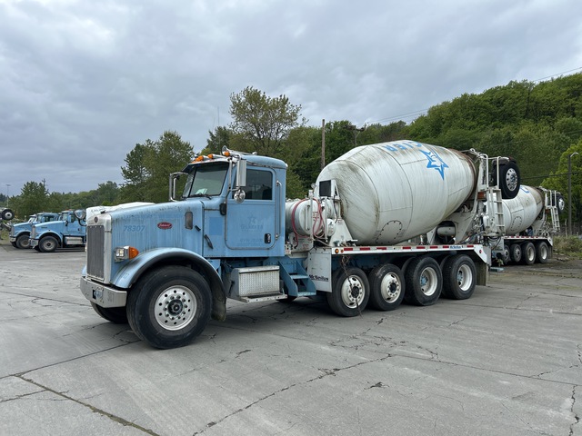 2007 Peterbilt 357 12x4 Mixer Truck