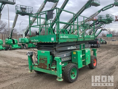 2014 Skyjack SJ8841RT Dual Fuel 4x4 Piattaforma aerea verticale