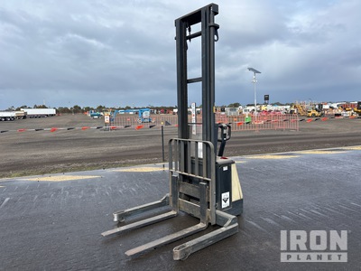 2002 Crown M4020TL 1250 kg Electric Forklift (Inoperable)