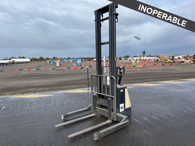 2002 Crown M4020TL 1250 kg Electric Forklift (Inoperable) 2002 Crown M4020TL 1250 kg Electric Forklift (Inoperable)