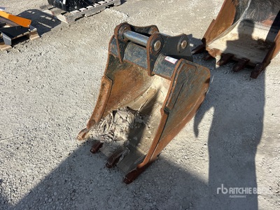 24 in Digging Excavator Bucket