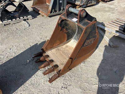 30 in Digging Excavator Bucket