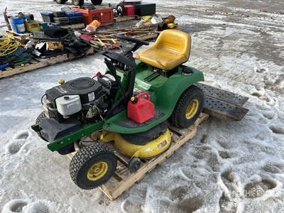 John Deere LT155 4x2 Ride-On Grasmaaier