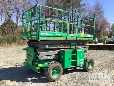 2017 Skyjack SJ8841 RT Diesel 4x4 Piattaforma aerea verticale