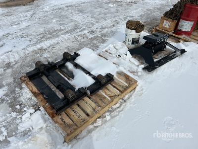 Quantity of (2) Pallets of Curt Q20 Sellete d'attelage