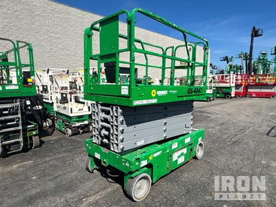 2017 Genie GS-4047 Electric シザーリフト (Inoperable)