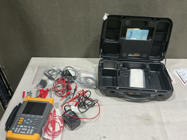 (8) Fluke 199 ScopeMeter Portable Oscilloscopes (8) Fluke 199 ScopeMeter Portable Oscilloscopes