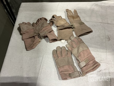 (67) Pairs of Flyer's Gloves