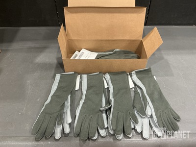 (132) Pairs of Flyer’s Gloves