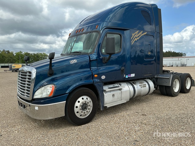 3AKJGLFG2LDLG3308 Freightliner Cascadia 125 Photo 1