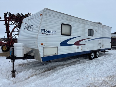 2005 Pioneer 280BH 28 ft T/A Travel Trailer