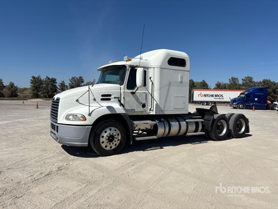 2015 Mack CXU613 6x4 3- Achs Sattelzugmaschine mit Schlafkabine