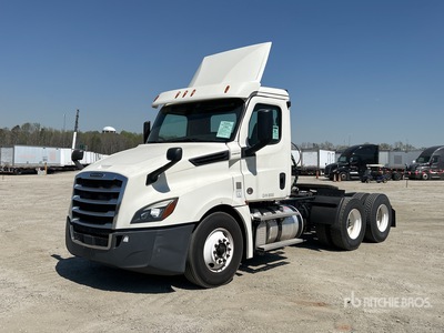 2018 Freightliner Cascadia 126 6x4 T/A Day Cab Truck Tractor