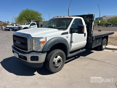 2015 Ford F-450 XL 4x2 Flatbed Truck