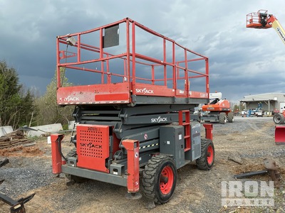2016 Skyjack SJ8841RT Dual Fuel 4x4 Elevador de tijera