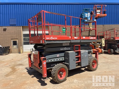 2016 Skyjack SJ8841RT Dual Fuel 4x4 Elevador de tijera