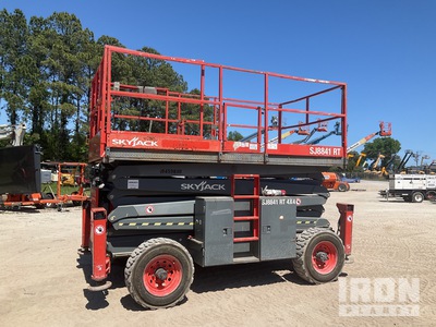 2016 Skyjack SJ8841RT Dual Fuel 4x4 Elevador de tijera