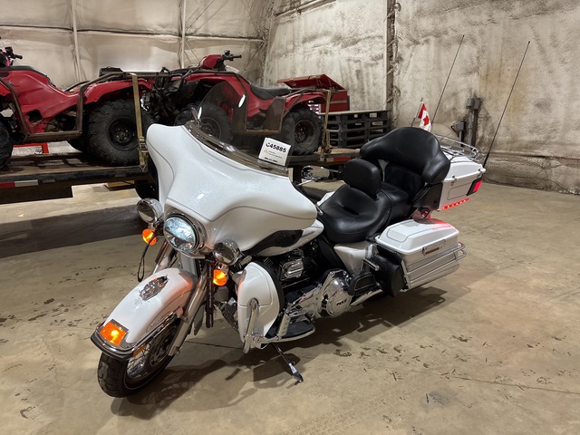 2013 Harley-Davidson FLHTCU Ultra Electa Glide Classic 103 cc Cruiser Bike 2013 Harley-Davidson FLHTCU Ultra Electa Glide Classic 103 cc Cruiser Bike