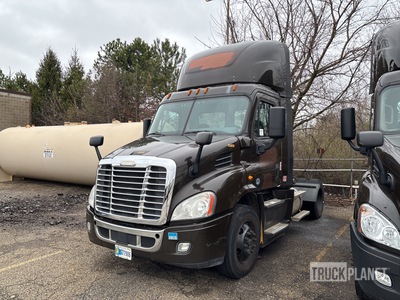 2017 Freightliner Cascadia 113 4x2 S/A Day Cab Truck Tractor