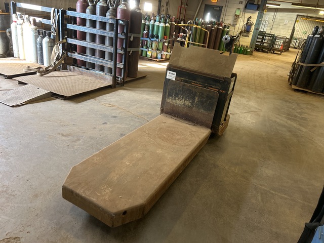 Hansler Material Handler Battery Charger with Wheel Material Handler Hansler Material Handler Battery Charger with Wheel Material Handler