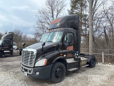 2018 Freightliner Cascadia 113 4x2 S/A Day Cab Truck Tractor