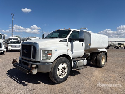 2016 Ford F-750 2000 gal 4x2 شاحنة مياه