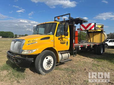 2013 International 4300SBA 4x2 Aufpralldämpfung-Lkw (Inoperable)