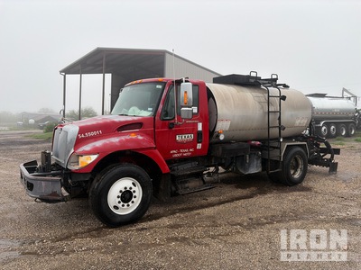 2006 Rosco 3 on 2006 International 7300 4x2 Asfalt Verdeelwagen