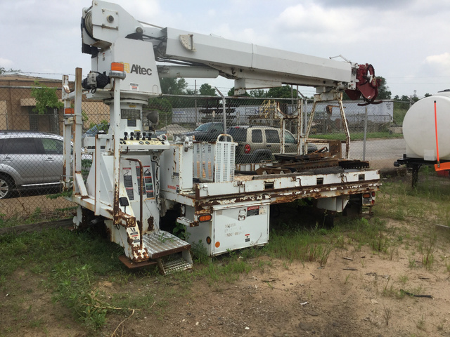 Altec DL42T Digger Derrick Body