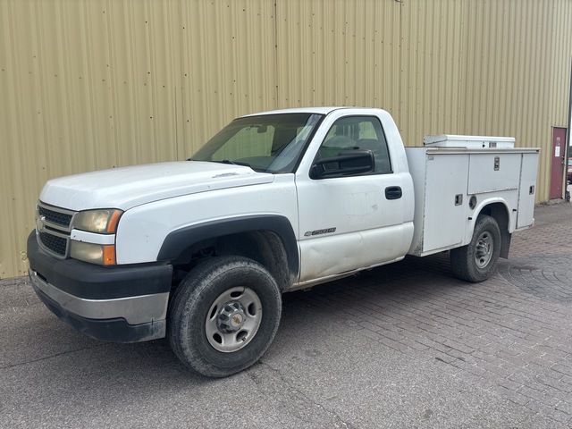 2006 Chevrolet 2500HD 4x2 Utility Truck 2006 Chevrolet 2500HD 4x2 Utility Truck