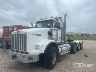 2014 Kenworth T800 8x4 Heavy Haul Day Cab Truck Tractor