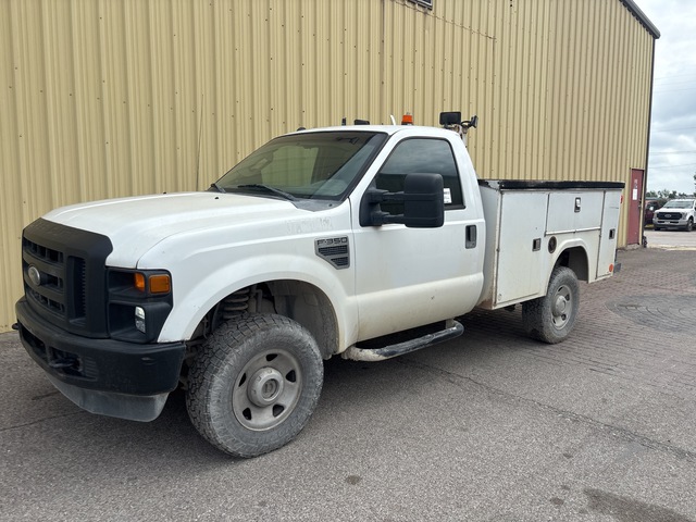 2010 Ford F-350 XL 4x4 Utility Truck 2010 Ford F-350 XL 4x4 Utility Truck