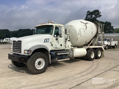 2015 Mack GU713 6x4 Mixer vrachtwagen