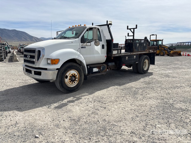 2011 Ford F-750 XL 4x2 Flatbed Truck