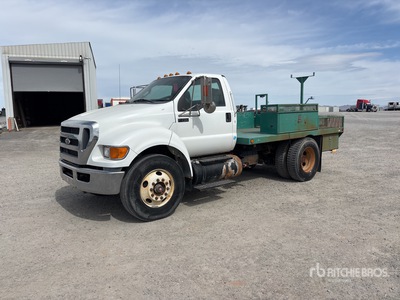 2015 Ford F-750 4x2 Flatbed Truck