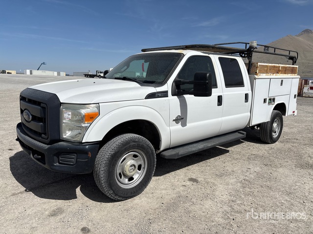 2015 Ford F-350 XL 4x4 Crew Cab Utility Truck