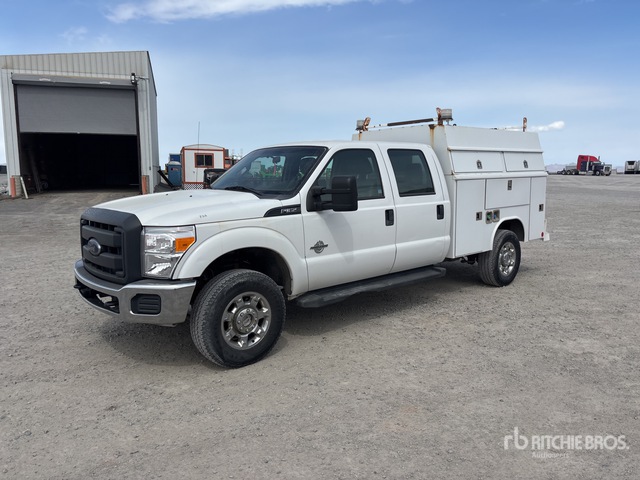 2015 Ford F-350 4x4 Crew Cab Utility Truck