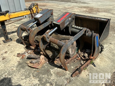 Bobcat 66 in Log Kompaktladergreifer