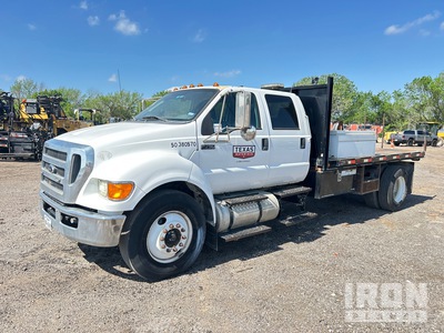 2013 Ford F-750 XLT 4x2 Crew Cab Pritsche-Lkw