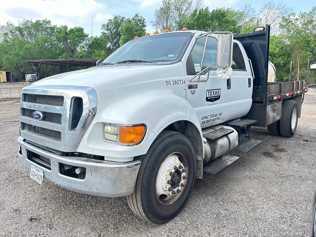 2015 Ford F-750 XLT 4x2 Crew Cab Flatbed Truck 2015 Ford F-750 XLT 4x2 Crew Cab Flatbed Truck