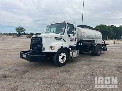 Etnyre Black-Topper on 2015 Freightliner 108SD 4x2 Asfalt Verdeelwagen